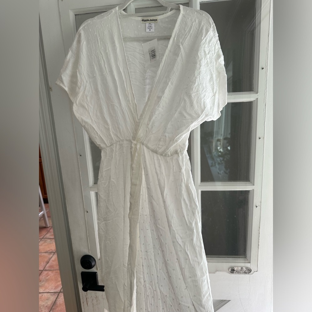 Dippin’ Daisies white swim coverup with front slit- Size M- NWT